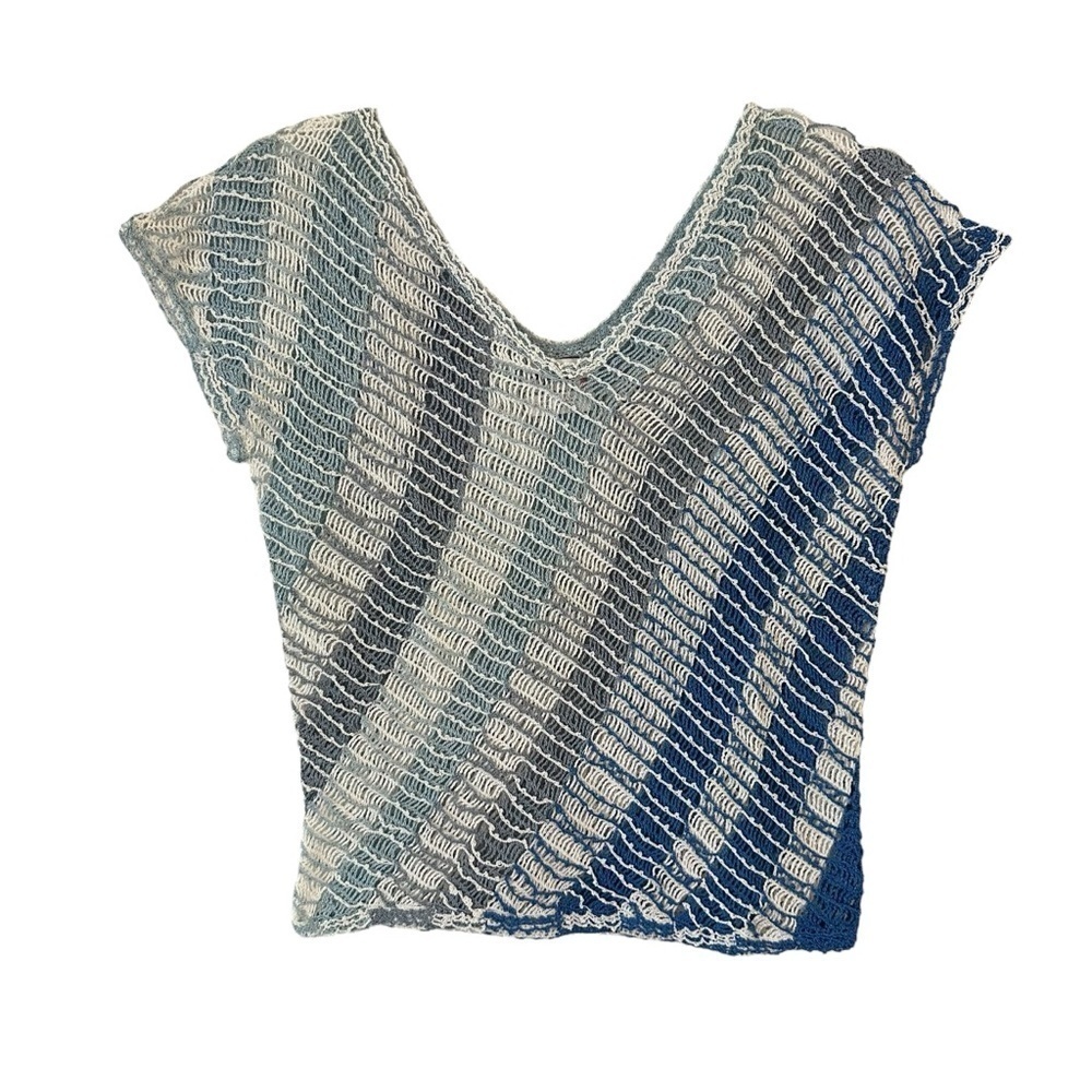 NWT Lim's vintage crocheted lace top with cap sleeves and v-neck blue white grey